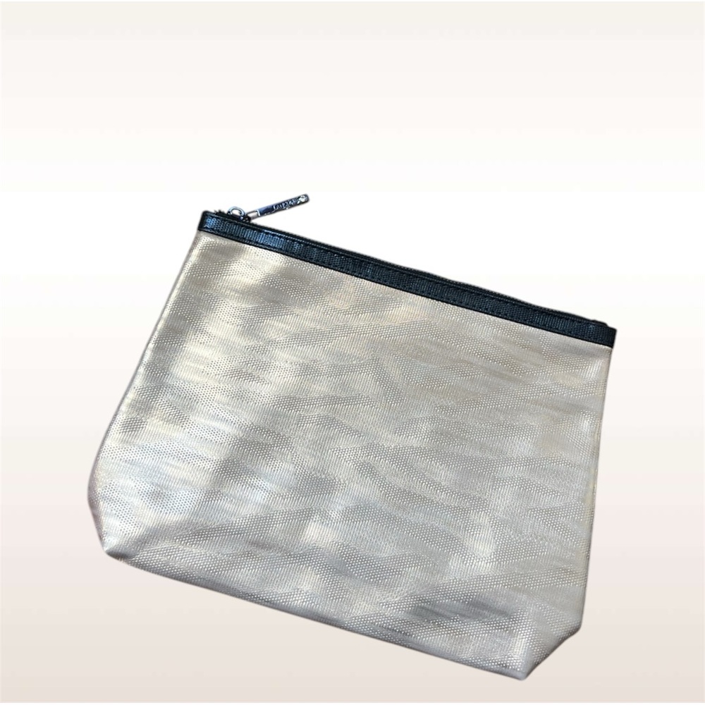 💄LANCOME: Women’s gold zipper makeup pouch, NWOT.